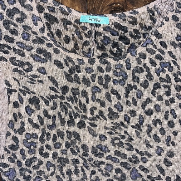 Karlie Top - Picture 2 of 5